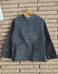 Veste en coton matelassée à motifs floraux imprimés à la main, légère, ethnique, avec boutons sur le devant pour femmes, élégante, excellent prix - Product Image 1