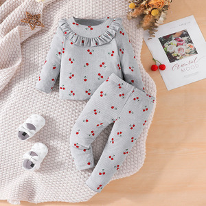 Ensemble décontracté deux pièces pour bébé fille, printemps-automne, tissu en spandex/polyester, haut à manches longues à rayures, pantalon à imprimé cerise - Product Image 3