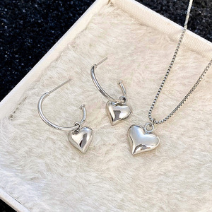 Set di collana e orecchini con ciondolo a forma di cuore vintage per donna, gioielli semplici e alla moda - Product Image 2