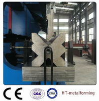 Presse plieuse hydraulique CNC entièrement automatique 6000 mm 6000 kN avec moteur pour le traitement de l'aluminium, fabrication chinoise