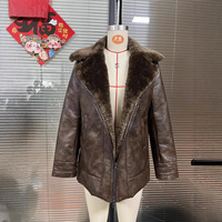 Veste en similicuir PU effet fourrure vintage pour femme, col à revers large, doublure épaisse en fausse fourrure, fermeture éclair diagonale, manteau chaud d'hiver style motard