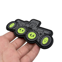 Badge en caoutchouc 3D PVC motif visage souriant à quatre yeux, vision nocturne panoramique, prêt à être expédié, idéal pour les brassards tactiques