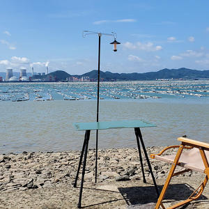 Poste de Luz Telescópico para Camping Roman Highlights de 1.8m, de Aleación de Aluminio, Autoportante, con Ganchos Dobles y Estacas para el Suelo - Product Image 3