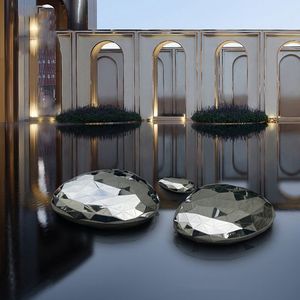 Escultura Moderna de Acero Inoxidable Pulido Tipo Adoquín para Decoración de Jardín, Parque o Exteriores, con Diseño de Polígono y Acabado Espejo - Product Image 2