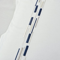 Parure de lit blanche minimaliste brodée à rayures, résistante aux plis, haute densité de fils, qualité supérieure, pour appartement d'affaires (vente en gros)