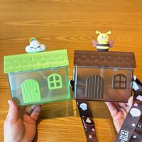 Nouveau produit créatif 2026 : Gourde en plastique en forme de petite maison avec paille, motif dessin animé mignon, pour enfants, idéale pour les loisirs en extérieur