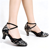 Chaussures de danse latine professionnelles pour femmes, talon de 5,5 cm, semelle en daim, chaussures de performance pour Tango et Salsa, confortables et respirantes