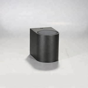 โคมไฟติดผนังสวนกลางแจ้งโคมไฟติดผนังแบบขึ้นและลงพร้อมเอฟเฟกต์การจัดแสงที่ไม่เหมือนใคร - Product Image 3