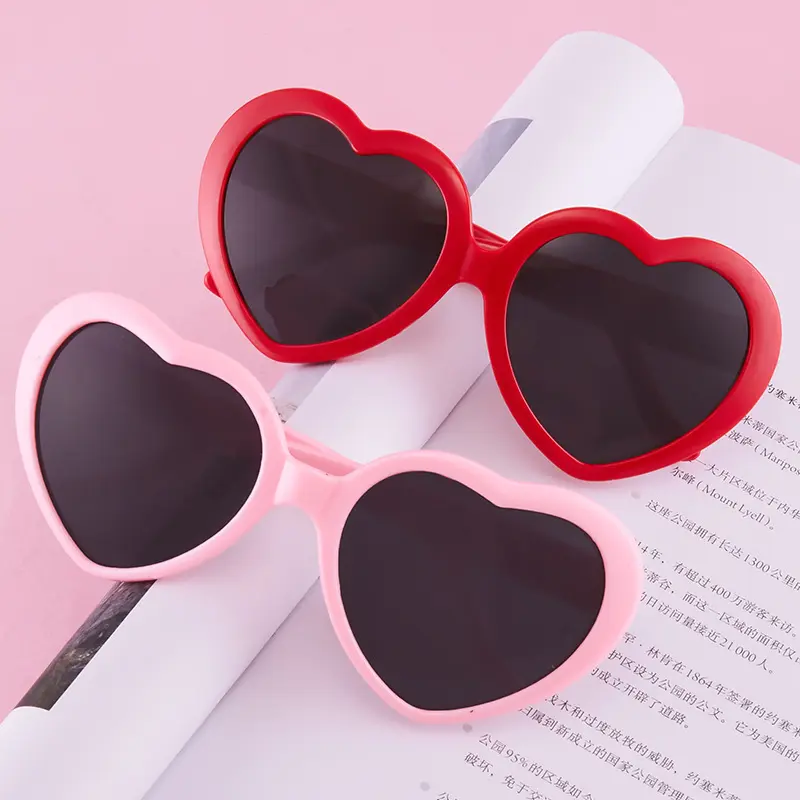 Special lens romantic shades for women luxury fashion 2022 heart shape light into heart woman glasses