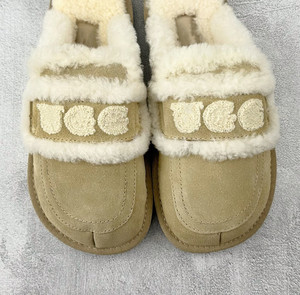 Pantoufles de luxe personnalisées pour femmes, collection Hiver 2025, avec logo, style <span class=keywords><strong>Ugg</strong></span>, fabriquées avec des matériaux de haute qualité, chaudes, à semelle épaisse et antidérapantes - Product Image 6