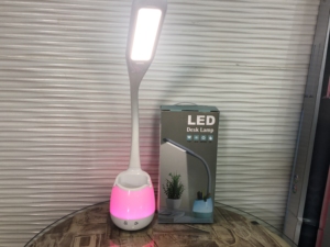 Candeeiro de mesa com relógio, luminária de mesa com suporte para caneta e calendário e luz noturna RGB - Product Image 5