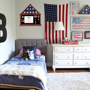 <span class=keywords><strong>Vitrine</strong></span> en bois massif avec <span class=keywords><strong>verre</strong></span> trempé - Boîte à drapeau en acajou pour drapeau plié de 5'x9.5' et support pour certificat - Product Image 6