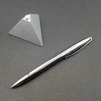 Bolígrafo Magnético Levitante Promocional con Base Triangular Metálica Plateada y Logotipo Personalizado