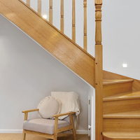 Escalier droit moderne d'intérieur avec garde-corps en verre, marches flottantes, escalier en marbre, conception d'escalier sur mesure pour la maison, construction en acier