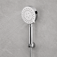 Pommeau de douche portable avec tuyau à code couleur et support de comptoir pour l'entretien des cabines de yachts et des logements marins