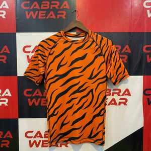 Cabra Wear - Rashguard à manches courtes pour homme, motif rayures de tigre orange, 100% polyester, séchage rapide, UPF50, pour entraînement de Jiu Jitsu et MMA - Product Image 1