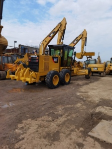 รถเกรดเดอร์ CAT 140H พร้อมใช้งานอย่างเต็มประสิทธิภาพ, เครื่องปรับระดับพื้นถนนระบบไฮดรอลิกเต็มรูปแบบ สำหรับงานปรับระดับพื้นที่ใต้ดินในเหมืองเพื่อการส่งออก - Product Image 4