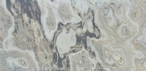 Lámina de Chapa de Piedra Natural Translúcida Marrón TB2 de Flatstone Designs, Acabado Retroiluminado Suave para Paredes Interiores Modernas - Product Image 2