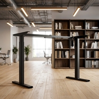 Table minimaliste moderne à hauteur réglable électriquement par un seul moteur, avec pieds télescopiques à 2 niveaux, barre stabilisatrice en acier massif et commande ergonomique.