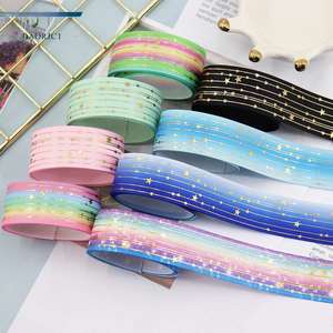 ริบบิ้นโกรเกรนพิมพ์ลายดาวสีทองแบบมีประกาย ความยาวตามสั่ง 2.5 ซม. 10 หลา สำหรับห่อของขวัญและตกแต่งงานปาร์ตี้ - Product Image 1