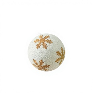 Lussuosa Palla di Natale Bianca Floccata da 8 cm con Fiocco di Neve Dorato Glitterato - Decorazione Festiva da Appendere - Product Image 3