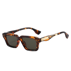 Gafas de Sol de Moda Europea y Americana 2025, Lentes con Marco Cuadrado de Metal y Protección UV400 - Product Image 5