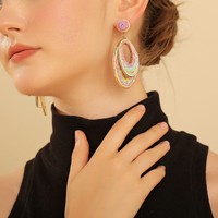 Anting-anting gantung rajutan tangan dari rafia motif tetesan air, terbuat dari paduan seng, tren terlaris, manis, musim panas, mewah sederhana, niche wanita.