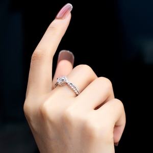 Anillo de Diamante Cultivado en Laboratorio MSR-1244 PT950 Oro Blanco 1ct D VS1 Forma Redonda Joyería Personalizada - Product Image 6