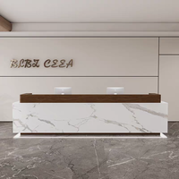 Bureau de réception de luxe en marbre avec comptoir en bois et éclairage LED pour hôtel, bureau, hall d'entrée, comptoir de réception flottant