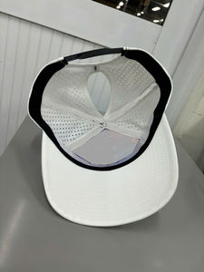 Gorra de Golf Personalizada al por Mayor con Corte Láser, 5 Paneles, Poliéster Impermeable, con Logotipo de Parche Tejido Personalizado - Product Image 2