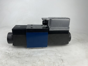 4wrpeh 10 C3 B100L-2X/G24K0/A1M ผลิตใหม่ในจีน4WRPEH6ควบคุมสัดส่วน4WRPEH10C3B100 4WRPEH10 - Product Image 1