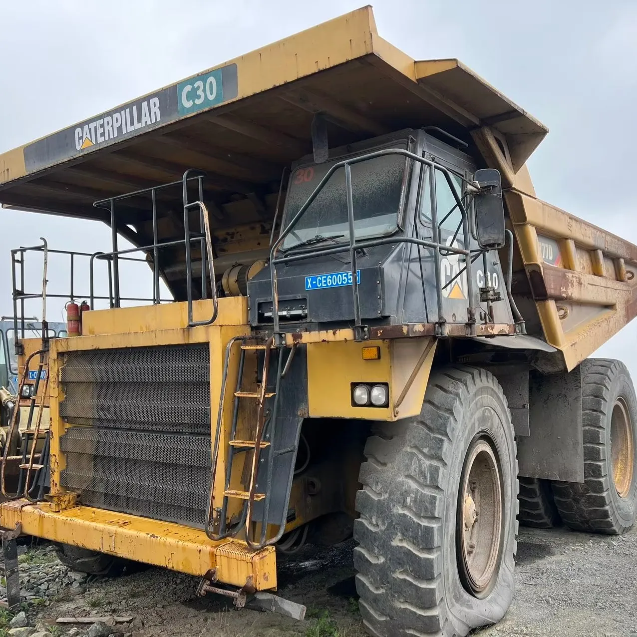 Camión de basura de segunda mano, camión volquete de minería 777D 793D 77e, 4 unidades en buen estado