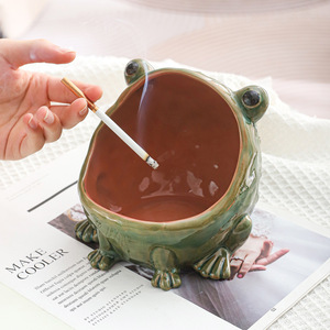 <span class=keywords><strong>Cendrier</strong></span> créatif et original en céramique cuite au bois, en forme de <span class=keywords><strong>grenouille</strong></span> à trois pattes, crapaud doré - Product Image 2