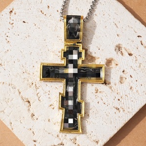 Collier pendentif croix pour homme, en alliage de zinc noir, finition antique dorée, serti de pierres, forme croix rétro, bijou cadeau - Product Image 1