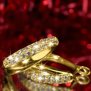 Boucles d'oreilles créoles de luxe en or massif 18 carats avec diamants ronds taille brillant sertis en canal pour femme, à porter au quotidien - Product Image 5