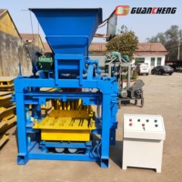 Machine de moulage de blocs creux en béton entièrement automatique à haute capacité pour pavés de bordure de routes municipales