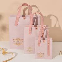 Boîte de rangement en daim de luxe personnalisée pour bonbons de mariage, avec poignée en PU, 24 pièces, revêtement UV, gaufrage, écologique, logo personnalisé