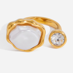 Anillo de Perlas con Baño de Oro de 18K y Bisel de Acero Inoxidable, Joyería de Uso Diario para Mujer, Forma Geométrica, Origen Yiwu - Product Image 1