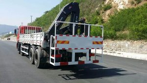 Camion de calibrage de poids DONFENG 8x4 spécial métrologie avec grue pour la vérification des ponts-bascules routiers - Product Image 3