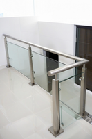 Rambarde en verre non perforé au design contemporain pour balcon, escalier domestique, colonne intérieure-pour villas et hôtels