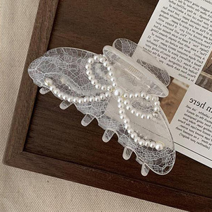 Pince à cheveux moyenne en acétate avec nœud perlé et motif en dentelle, style griffe de requin - Product Image 5