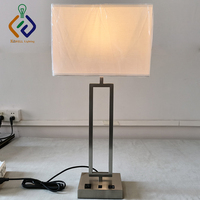 Lampe de table double avec USB et prise, abat-jour en tissu, pour hôtel 2/3 étoiles, vente en gros directe usine