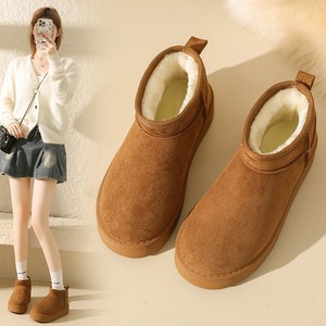 <span class=keywords><strong>Les</strong></span> bottes d'hiver pour femmes ont des semelles épaisses et d'excellentes propriétés isolantes, ce qui <span class=keywords><strong>les</strong></span> rend très confortables à porter. - Product Image 3