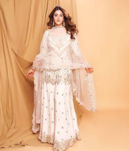 Georgette pure de haute qualité avec dentelle en Kurta et beau travail sur le cou avec fil au prix de gros - Product Image 1