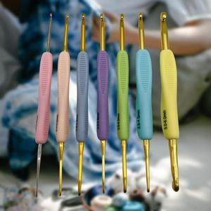 7-Piece Metal Crochet Hook Yarn <b>Knitting</b> Needle Sewing Tool <b>Kit</b> for Crafting & Hobbyists - Product Image 5
