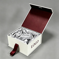 Boîte cadeau en carton rigide recyclable avec logo, ruban à nouer et gaufrage, pour perruques de cheveux naturels, avec insert en velours et satin, style de marque personnalisé, tendance
