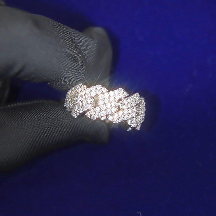 เงิน-มอยส์ไนต์