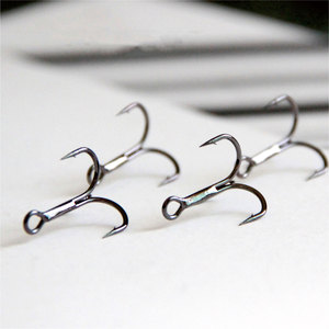 Amo <span class=keywords><strong>da</strong></span> <span class=keywords><strong>Pesca</strong></span> Triplo in Lega di Titanio Giapponese Rivestito in Nero ad Alta Resistenza per la <span class=keywords><strong>Pesca</strong></span> di Spigole e Lucci con Esche Artificiali - Product Image 4