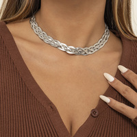 Classique Vintage personnalisé femmes accessoires tressé chaîne collier en acier inoxydable torsadé chaîne serpent collier tour de cou