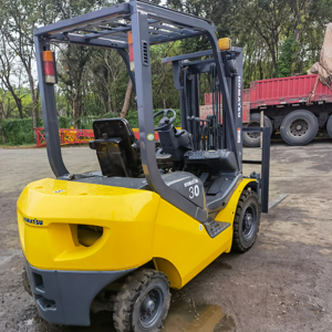 รถยกดีเซล KOMATSU TCM HELI MITSUBISHI FD2.5/3/4/5/7/10/15/16/25/30 ตัน มือสอง พร้อมเสาสามท่อน รุ่น FD30 FD50 FD70 ขาย - Product Image 1